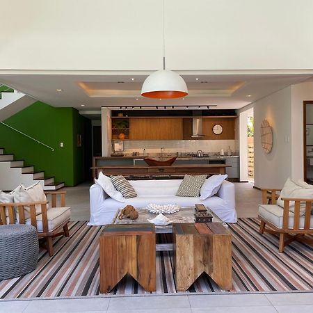 Casa De Praia Em Interlagos - 4 Suites A Poucos Metros Do Mar Camaçari エクステリア 写真