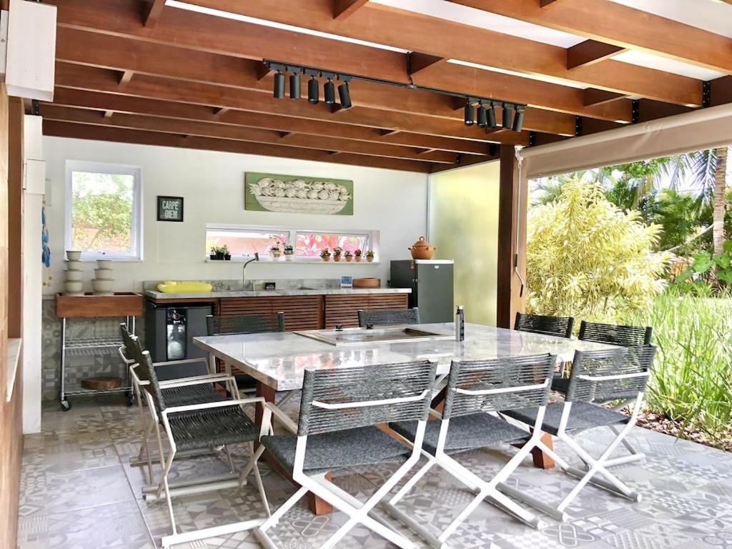 Casa De Praia Em Interlagos - 4 Suites A Poucos Metros Do Mar Camaçari エクステリア 写真